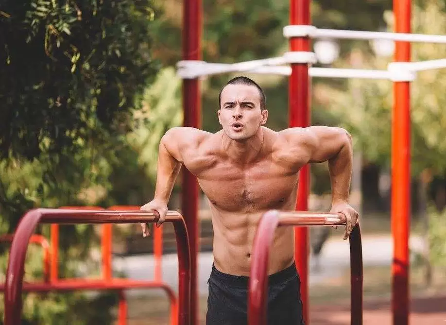 Упражнения, чтобы накачать грудные мышцы Упражнения, чтобы накачать грудные мышцы